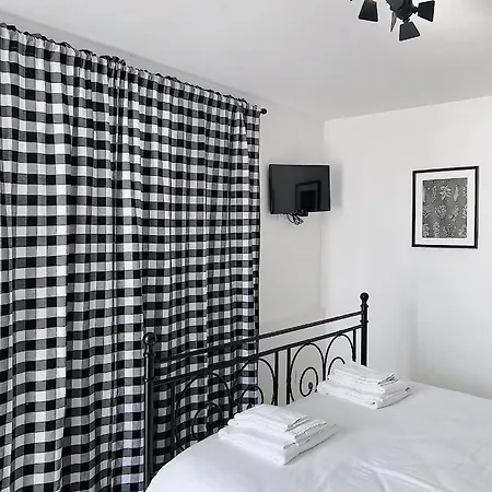 Volli Three Bed & Breakfast *
