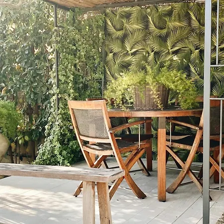 Bed & Breakfast Volli Three