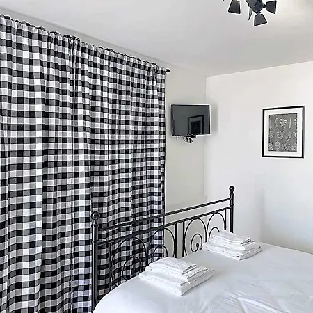 Bed and Breakfast Volli Three